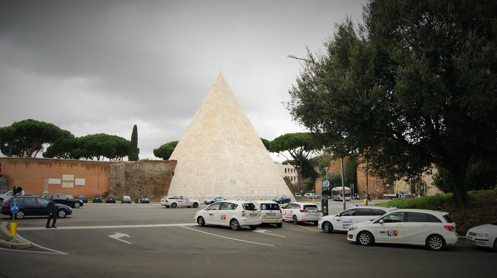 I Piramide Gasthuis Rome